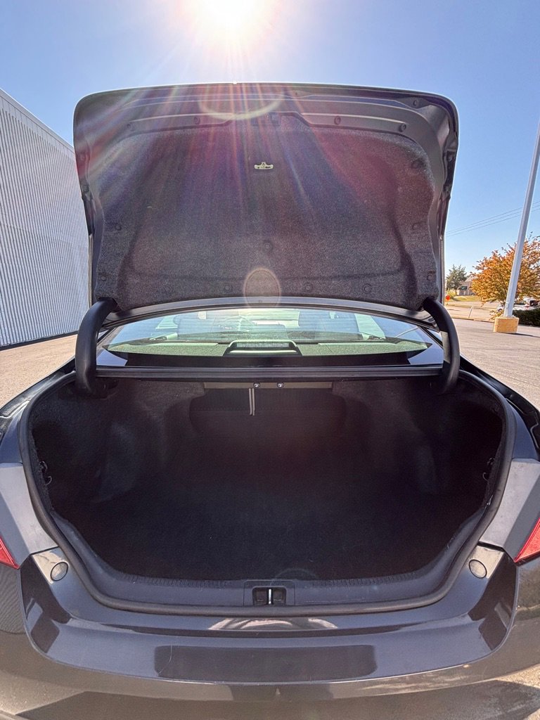 Used 2015 Toyota Camry LE image 15