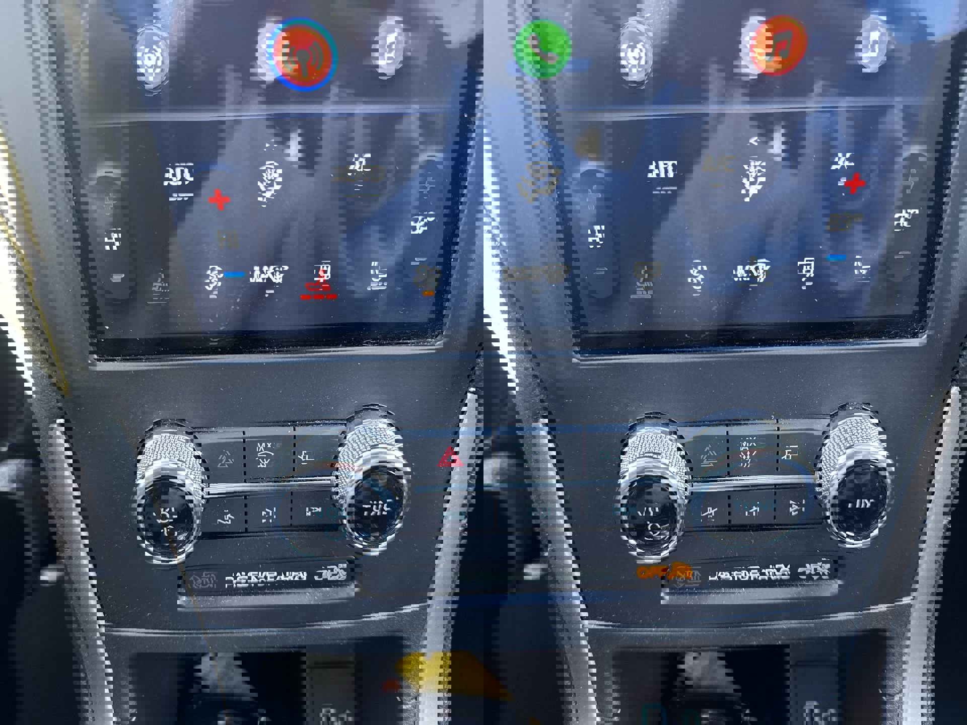 Used 2024 Ford Edge SEL image 18