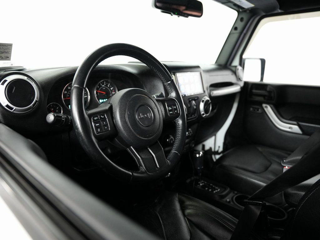 Used 2015 Jeep Wrangler Unlimited Sahara w/ Connectivity Group image 7