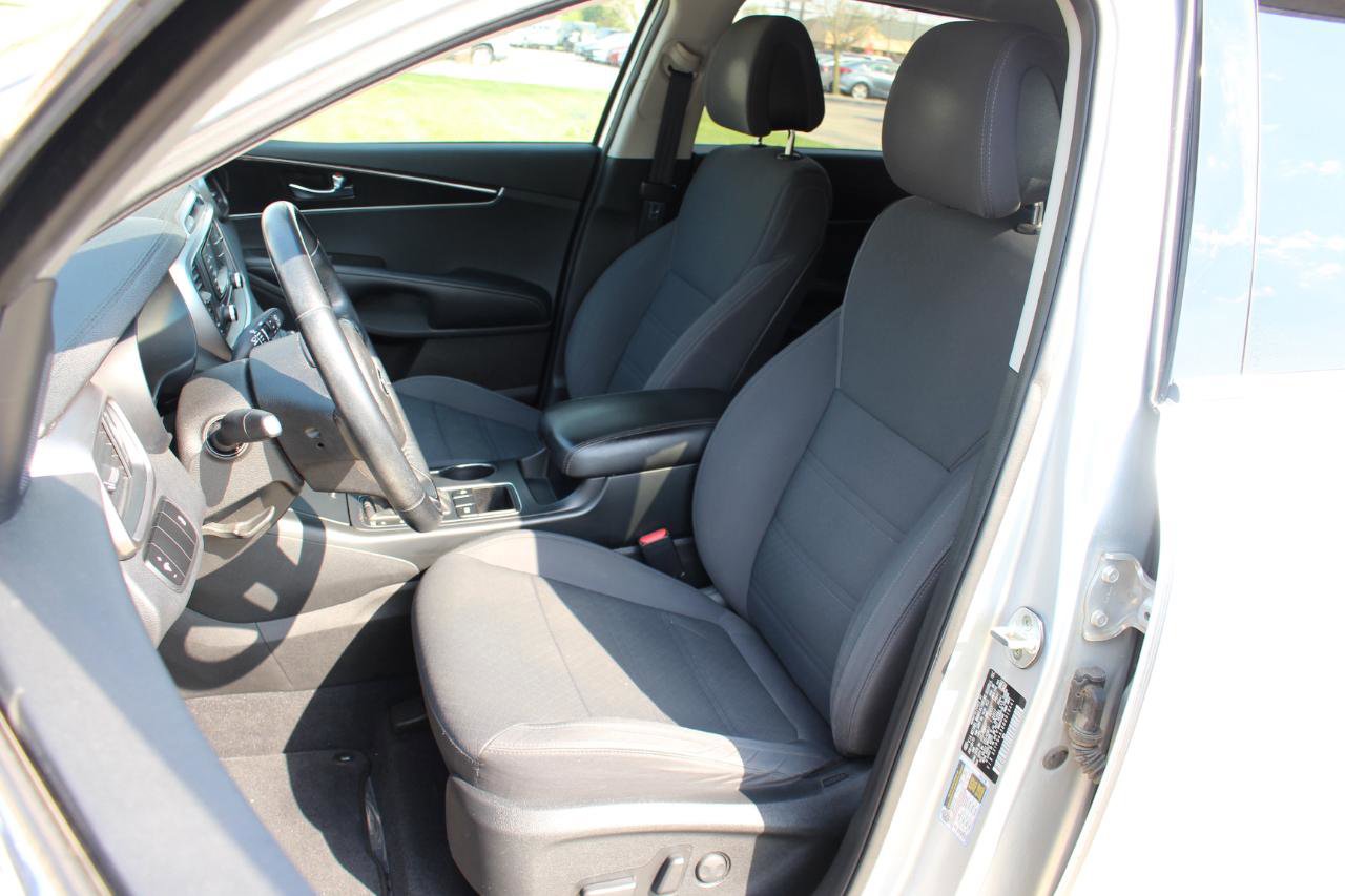 Used 2016 Kia Sorento LX w/ LX Convenience Package image 15