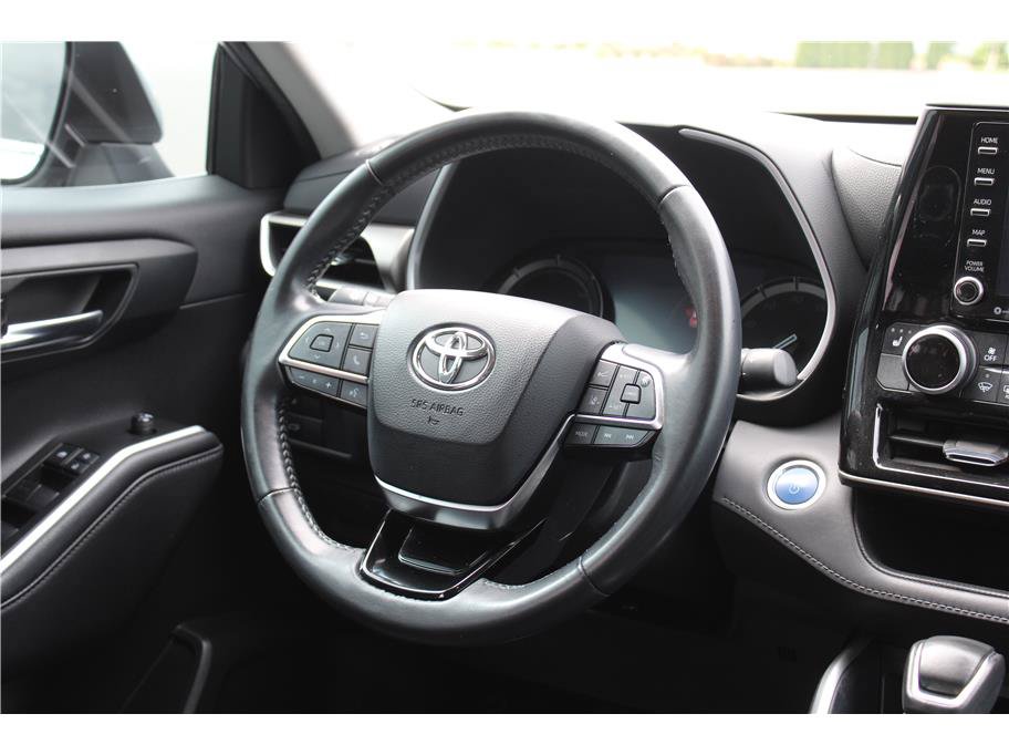 Used 2021 Toyota Highlander XLE AWD/4WD image 17
