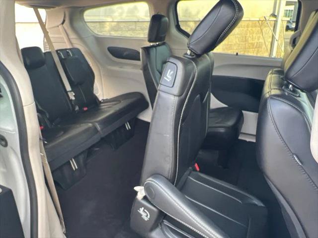 Certified 2023 Chrysler Pacifica Touring-L FWD image 25