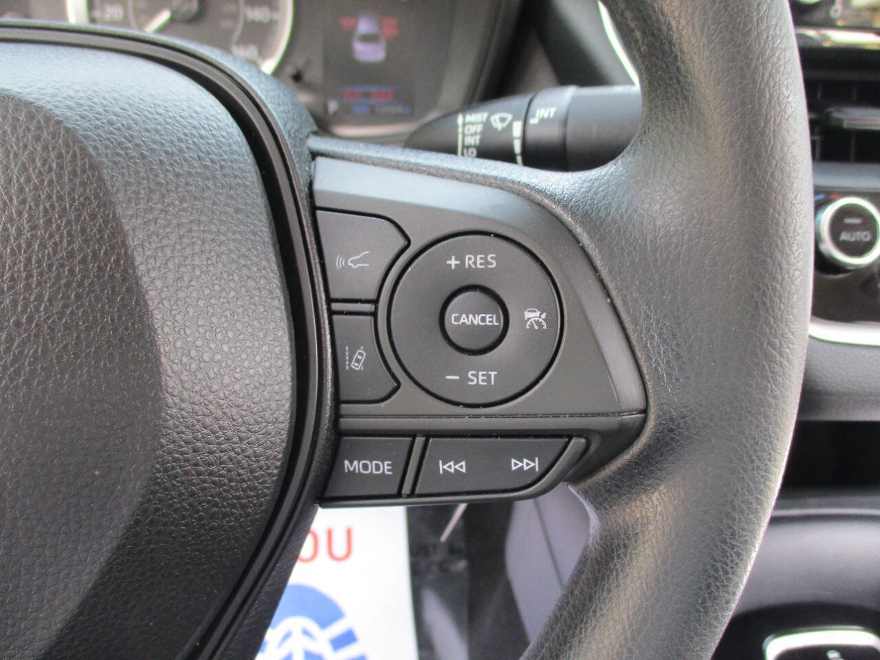 Used 2022 Toyota Corolla LE FWD image 12