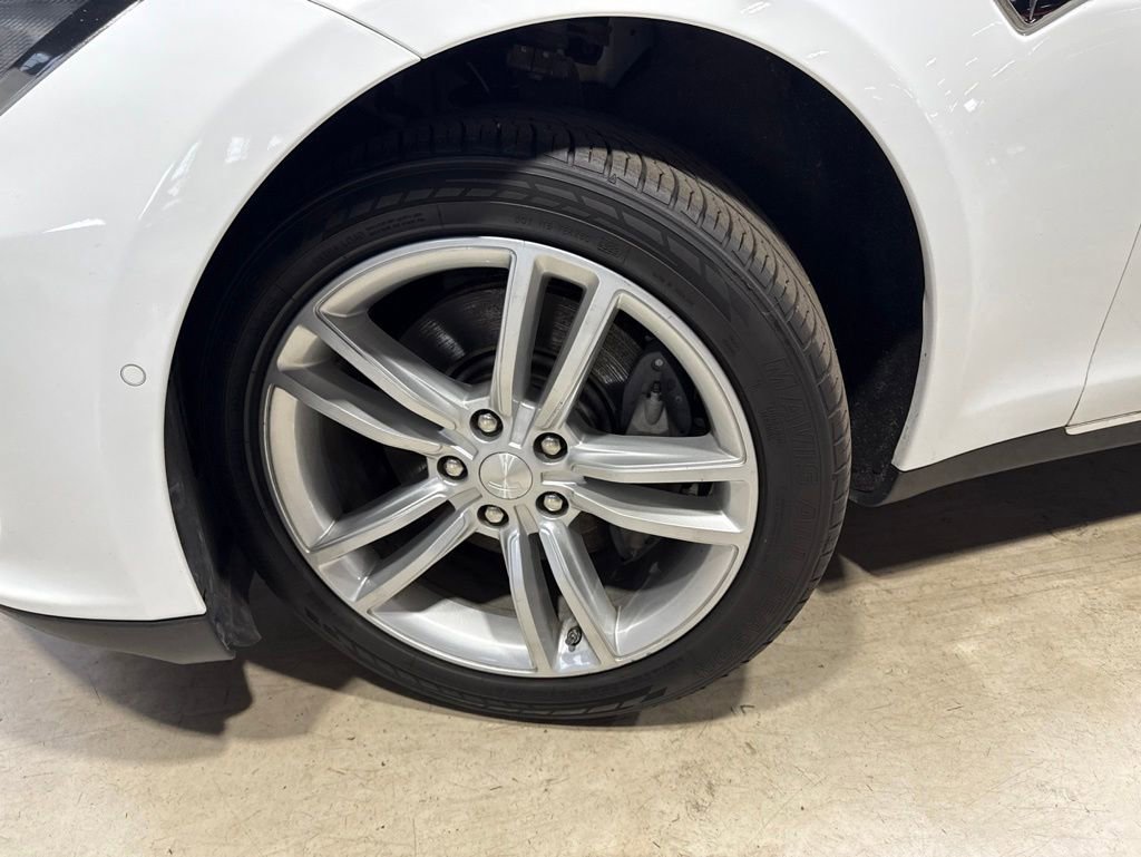 Used 2015 Tesla Model S 60 RWD image 2
