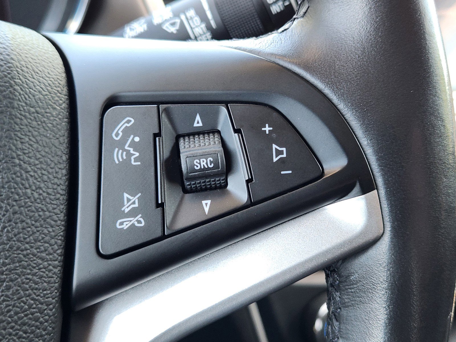 Used 2020 Chevrolet Trax LT w/ LT Convenience Package FWD image 22