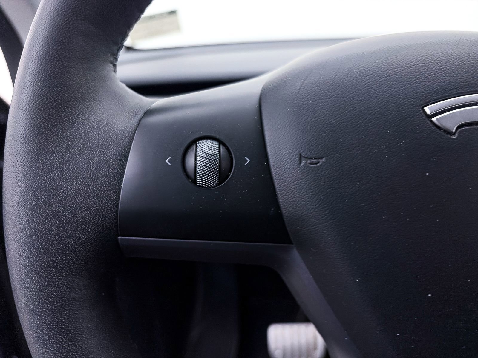 Used 2023 Tesla Model Y Performance image 28