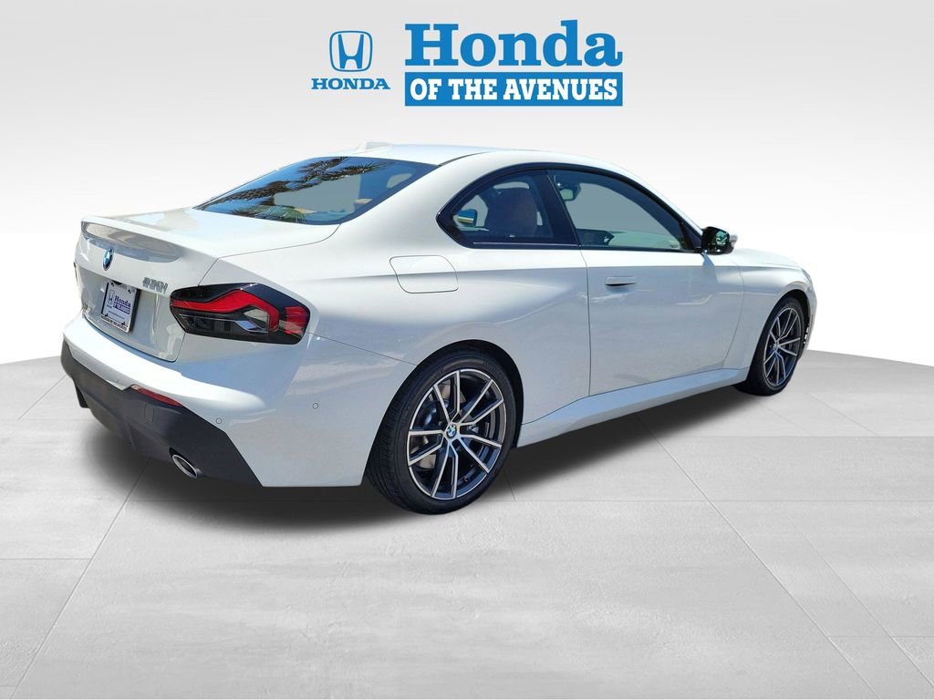 Used 2023 BMW 230i Coupe w/ Premium Package RWD image 4