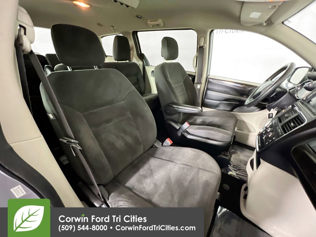 Used 2018 Dodge Grand Caravan SE image 18