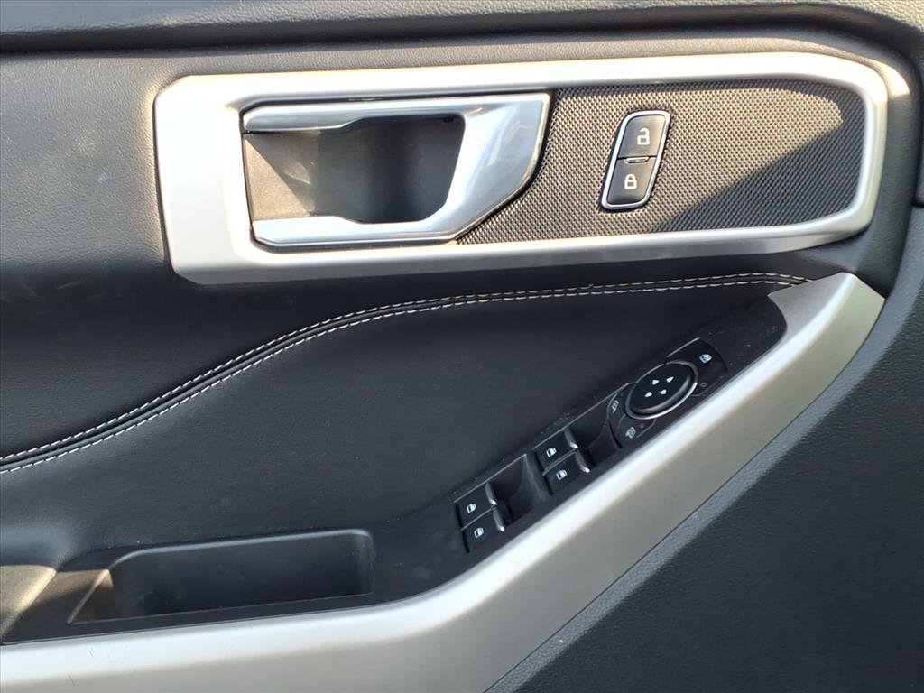 Used 2022 Ford Explorer XLT w/ Equipment Group 202A image 24