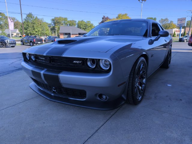 Used 2017 Dodge Challenger SRT w/ Technology Group RWD image 5