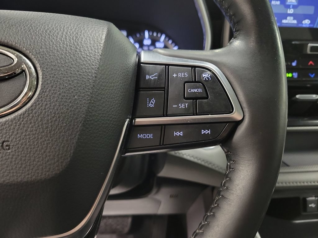 Used 2021 Toyota Highlander Platinum AWD/4WD image 25