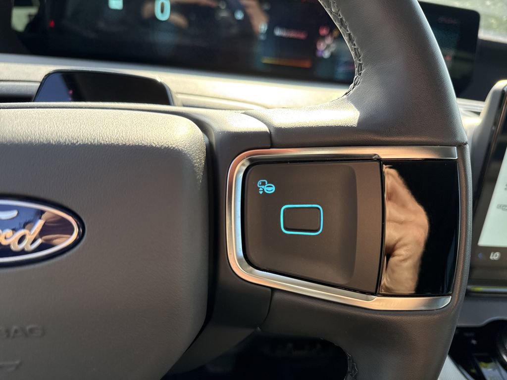 Used 2025 Ford Expedition Active image 26