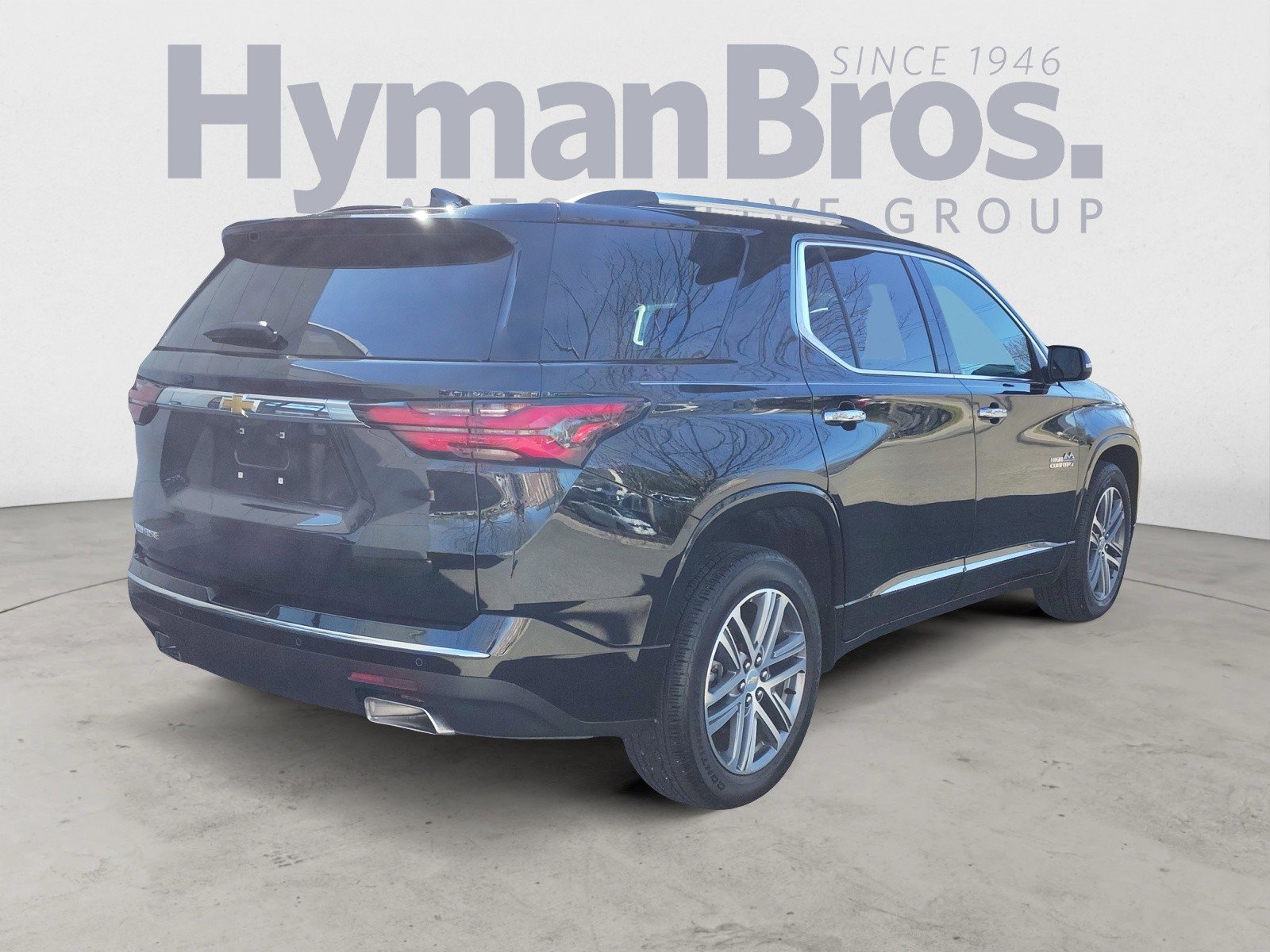 Used 2023 Chevrolet Traverse High Country image 3