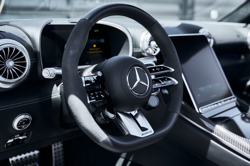 Used 2022 Mercedes-Benz SL 63 AMG 4MATIC w/ AMG Aerodynamic Package image 39