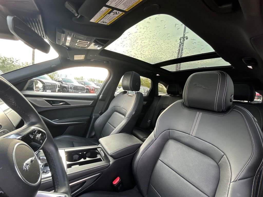 Used 2024 Jaguar F-PACE R-Dynamic S image 13
