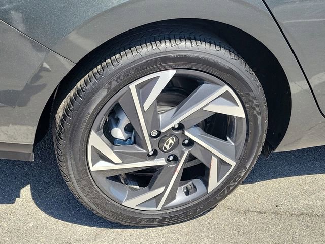 Used 2025 Hyundai Elantra Sport image 26