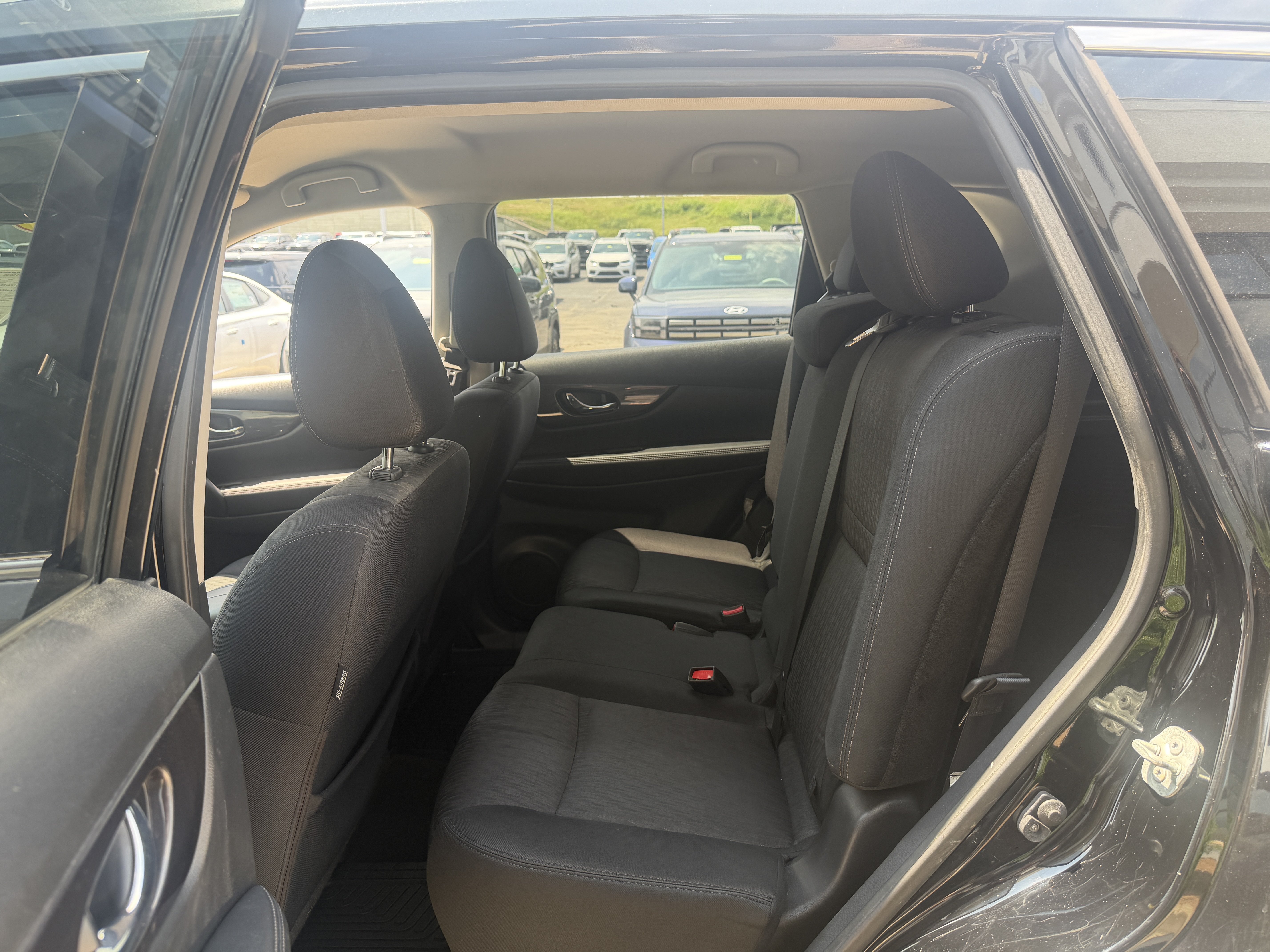 Used 2018 Nissan Rogue SV FWD image 27
