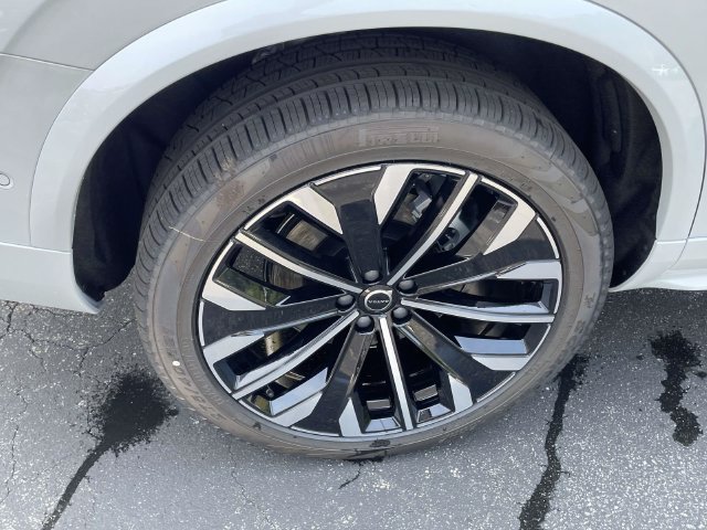 New 2026 Volvo XC90 B6 Plus w/ Protection Package Premier AWD/4WD image 10