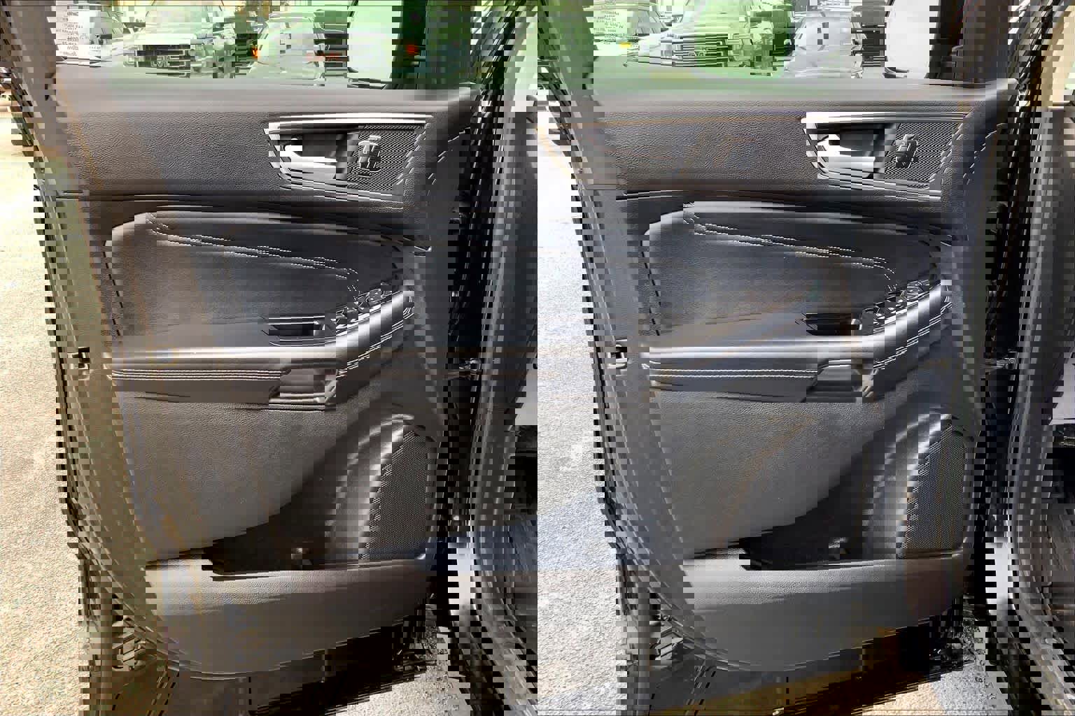 Used 2017 Ford Edge Titanium w/ Equipment Group 302A image 21