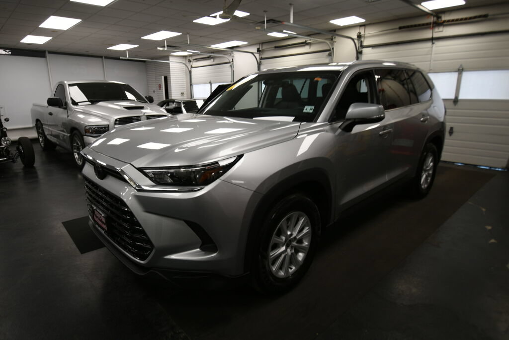 Certified 2025 Toyota Grand Highlander AWD image 3