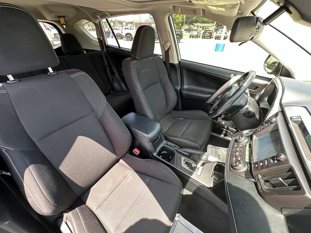 Used 2018 Toyota RAV4 XLE FWD image 11