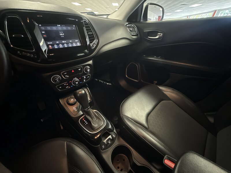 Used 2019 Jeep Compass Latitude AWD/4WD image 30