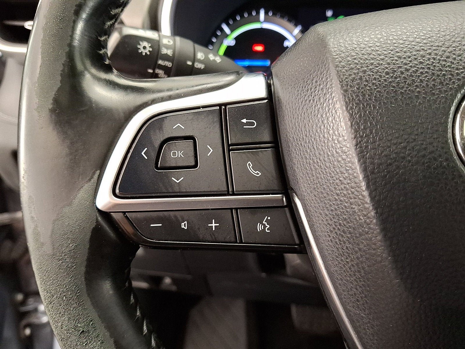 Used 2021 Toyota Highlander XLE AWD/4WD image 9