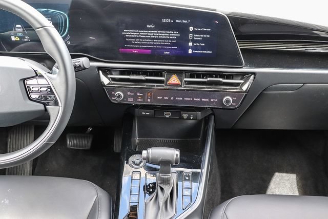 Certified 2025 Kia Niro EX FWD image 14