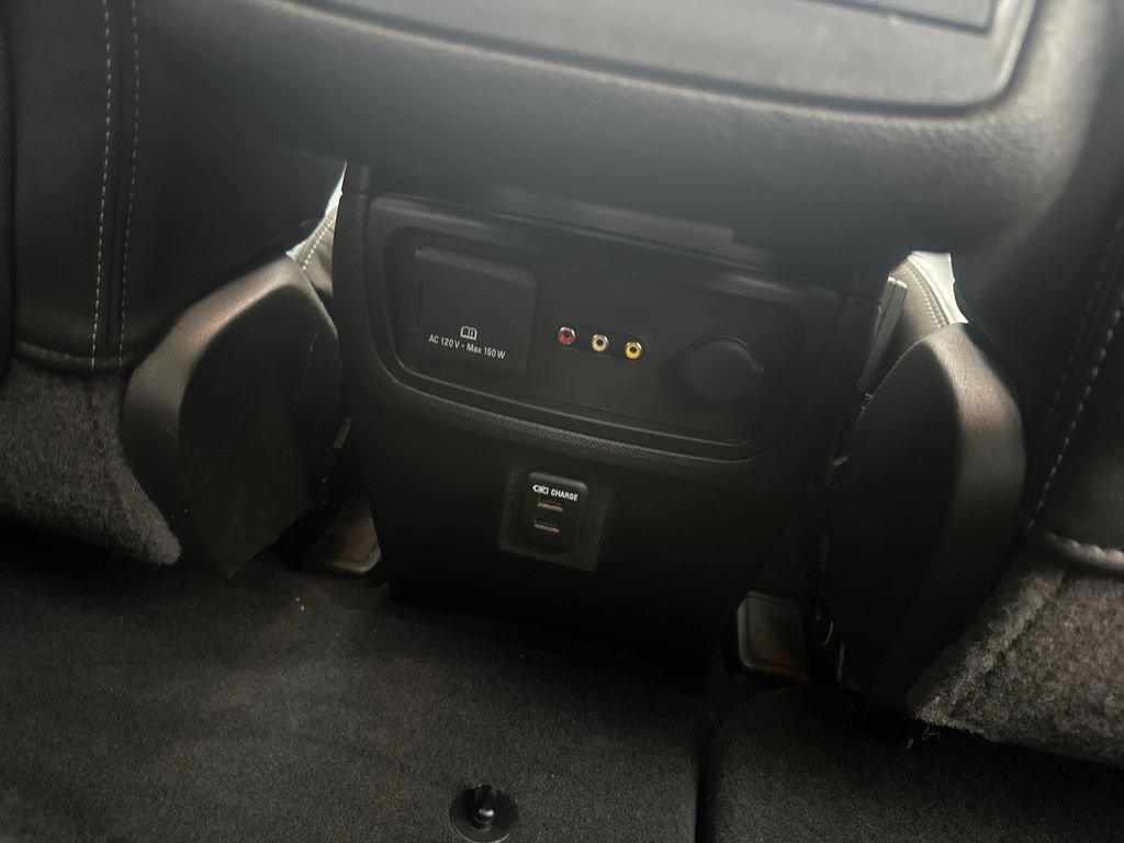 Used 2016 Chevrolet Traverse LTZ AWD/4WD image 35