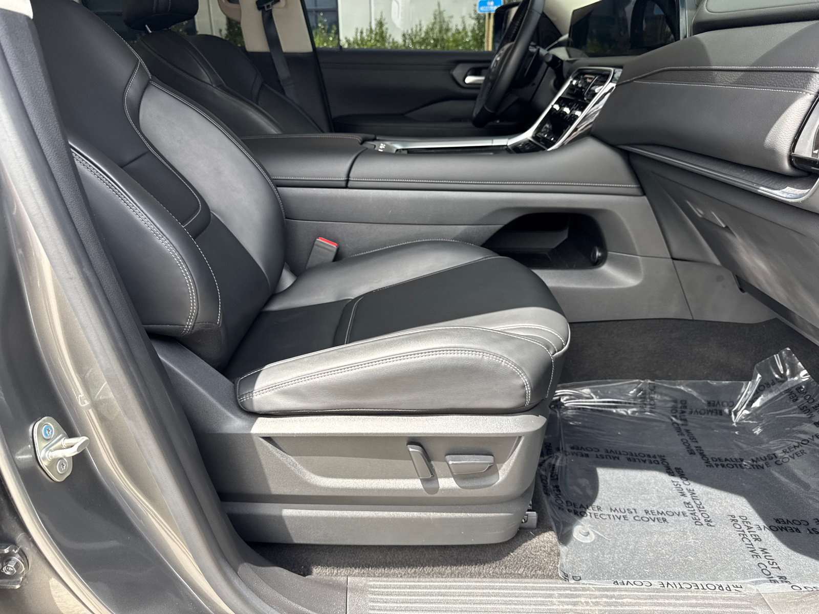 Used 2025 Nissan Armada SV RWD image 13