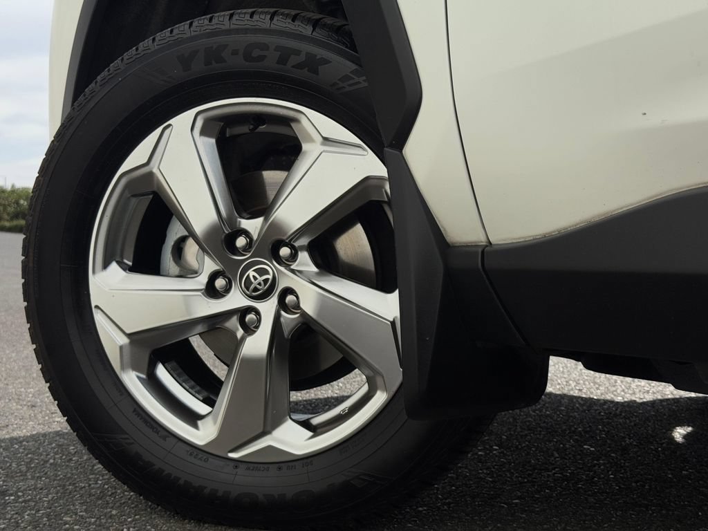 Certified 2021 Toyota RAV4 Limited AWD/4WD image 32