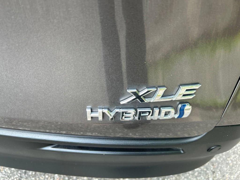 Used 2024 Toyota Sienna XLE FWD image 10