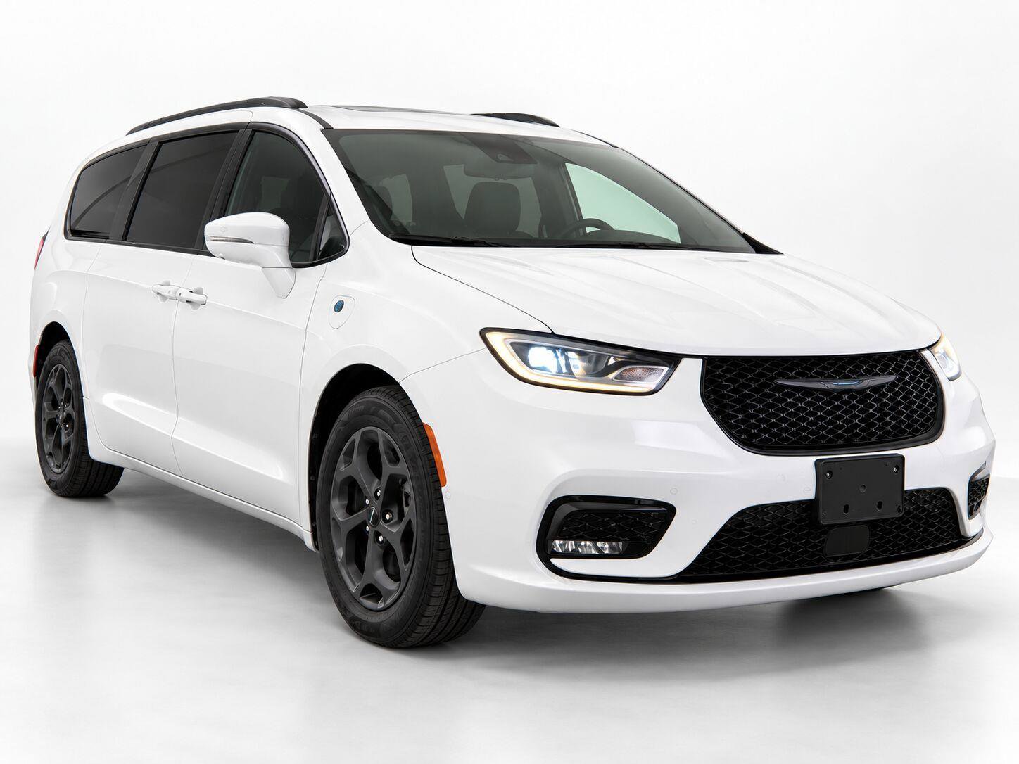 Used 2021 Chrysler Pacifica Touring-L w/ Uconnect Theater Family Group FWD image 4