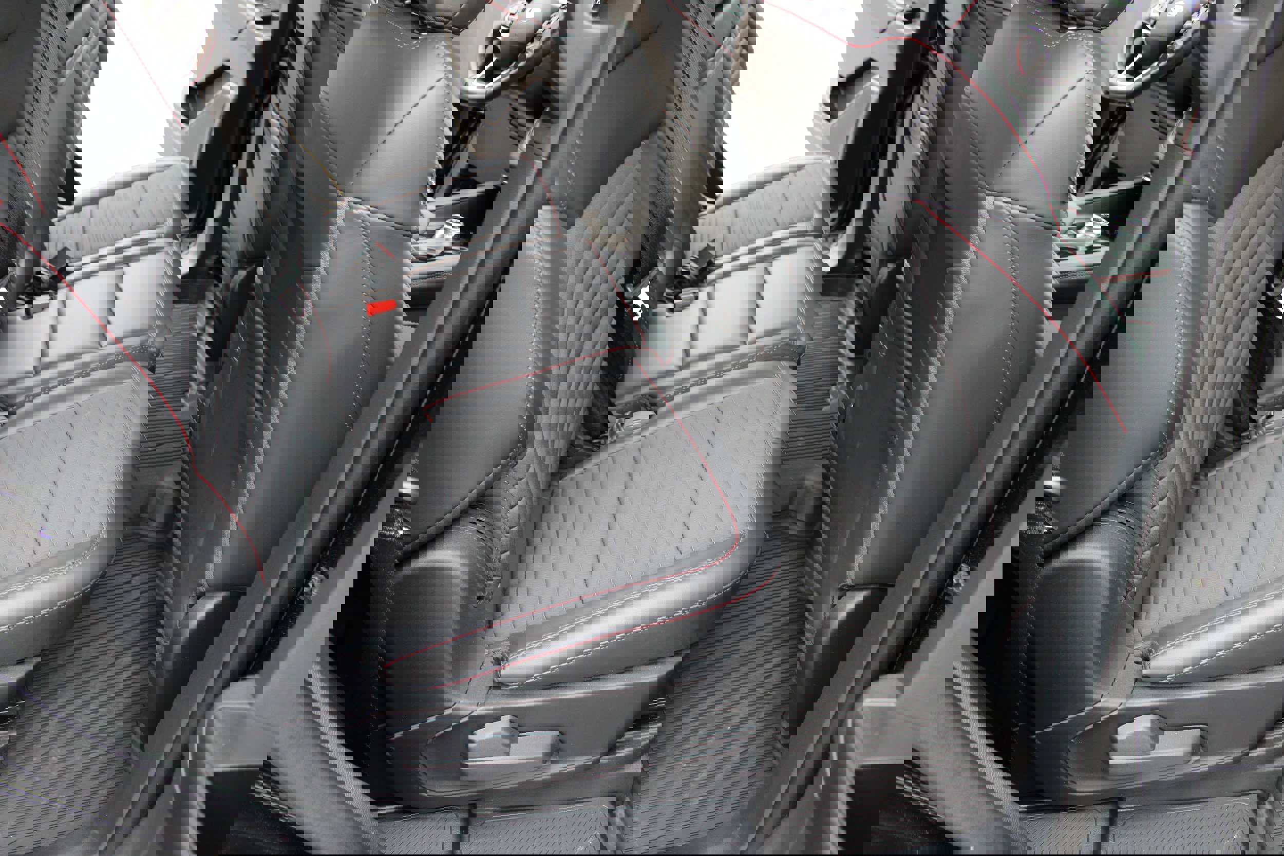 Used 2025 Ford Explorer ST-Line w/ ST-Line Street Pack image 13