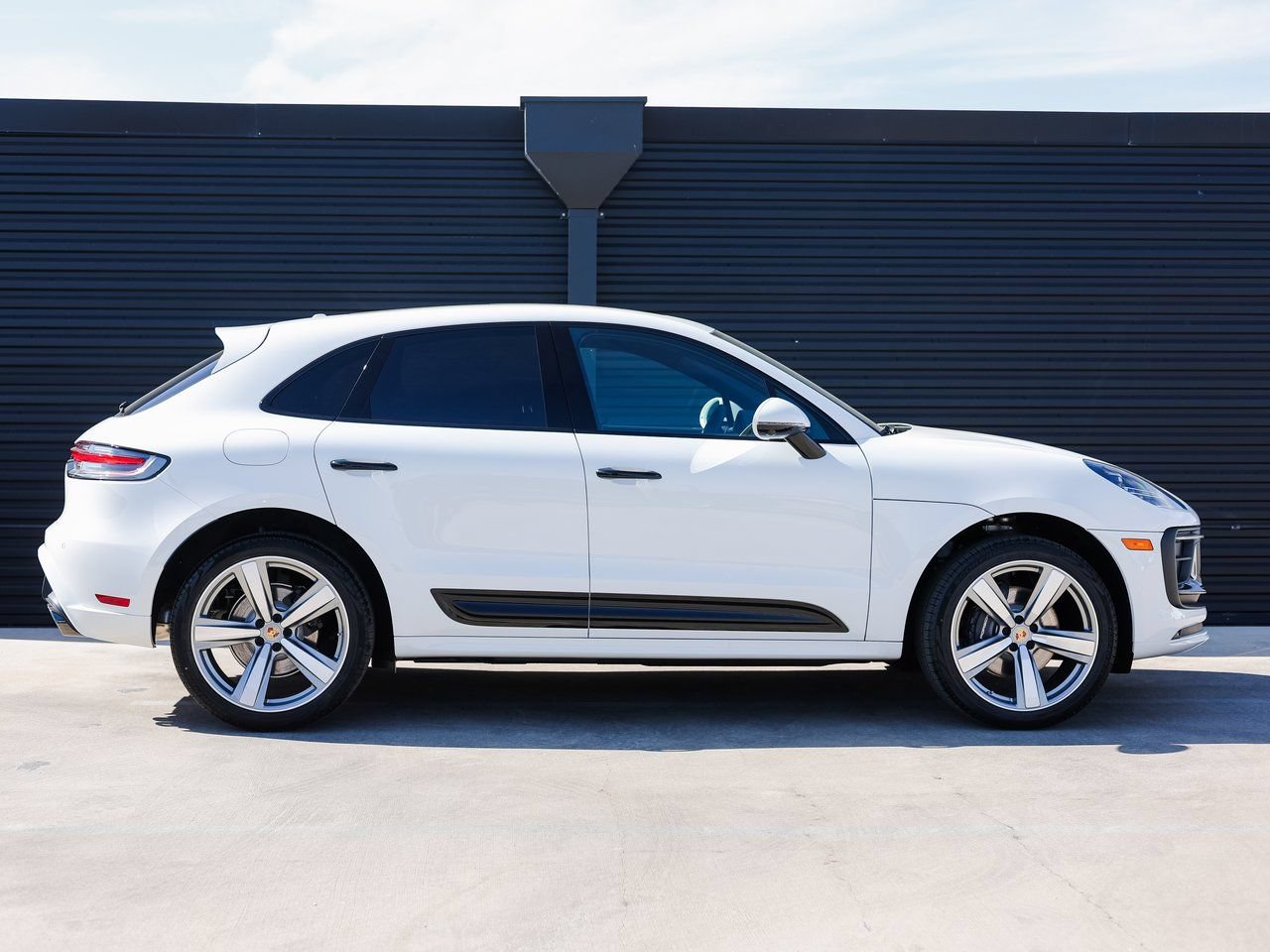 Certified 2026 Porsche Macan Turbo AWD/4WD image 8