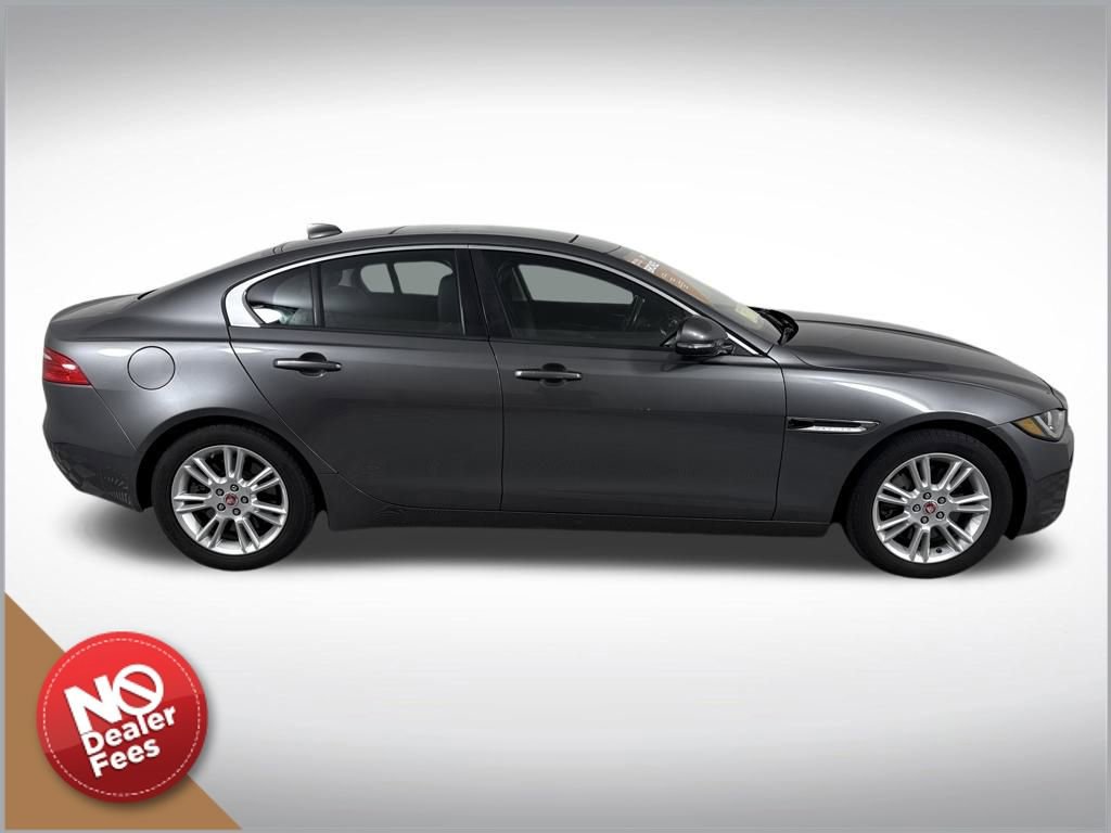 Used 2017 Jaguar XE Premium image 2
