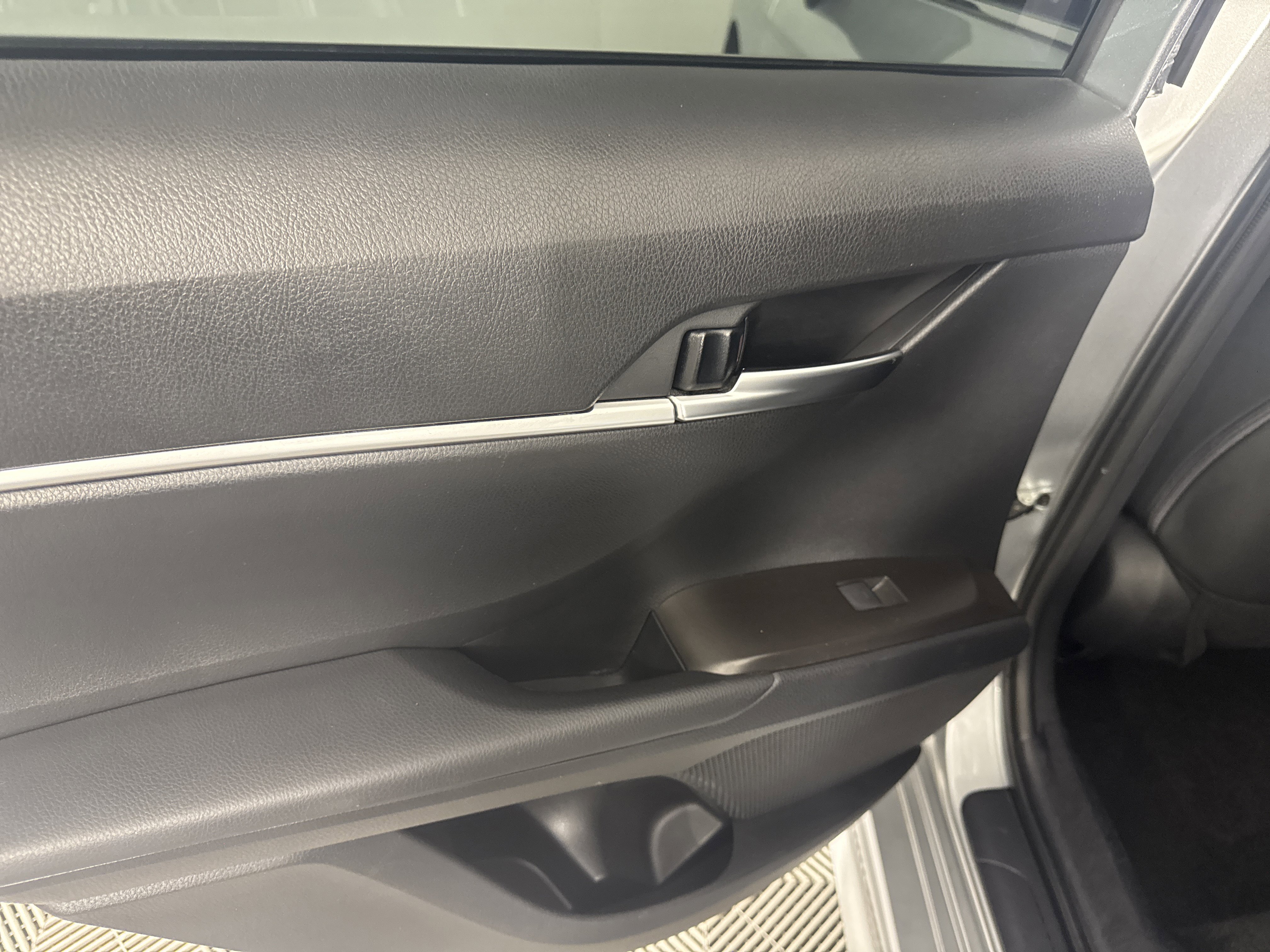 Used 2023 Toyota Camry SE FWD image 17
