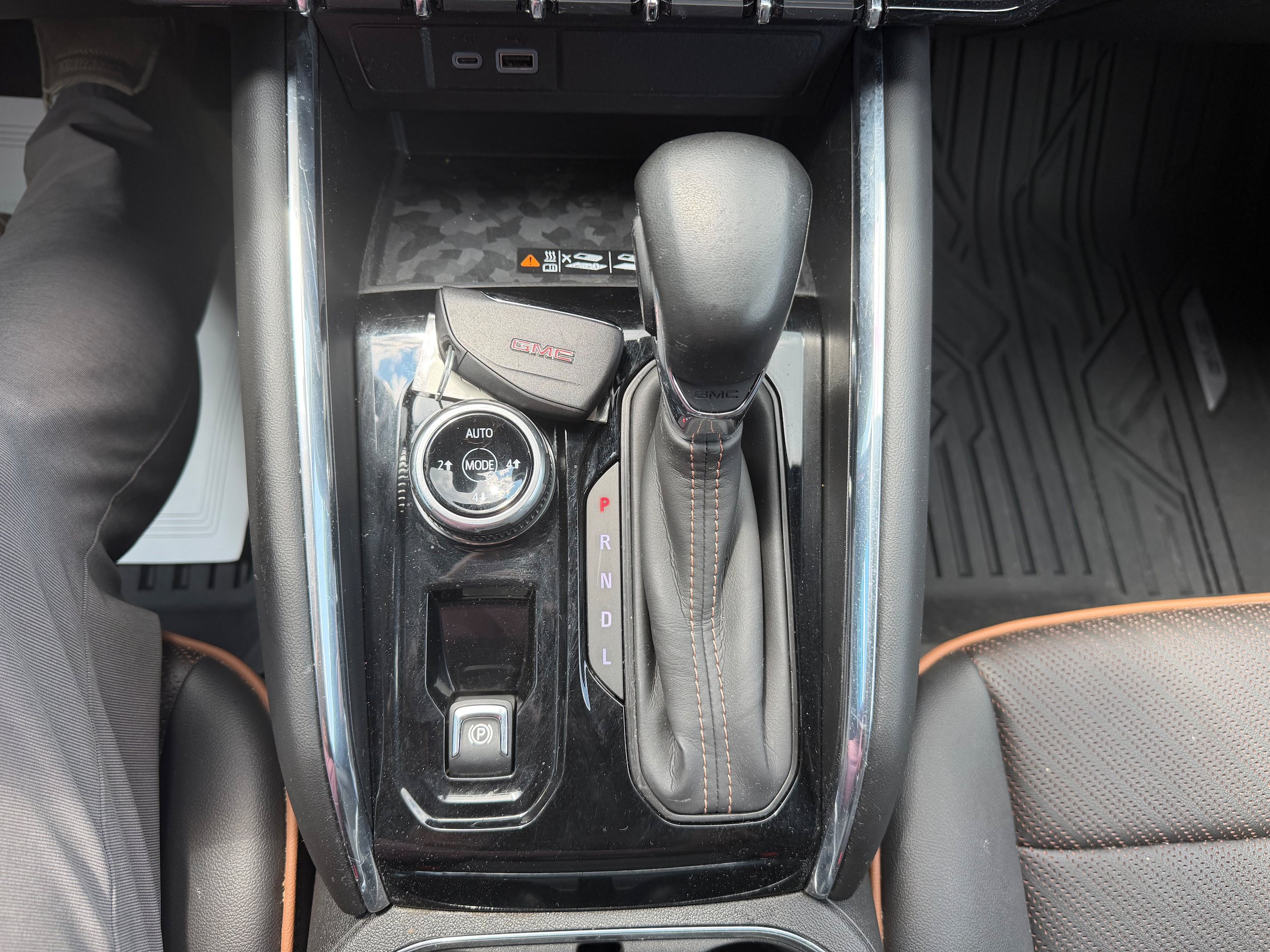 Used 2024 GMC Canyon AT4 w/ AT4 Premium Package AWD/4WD image 18