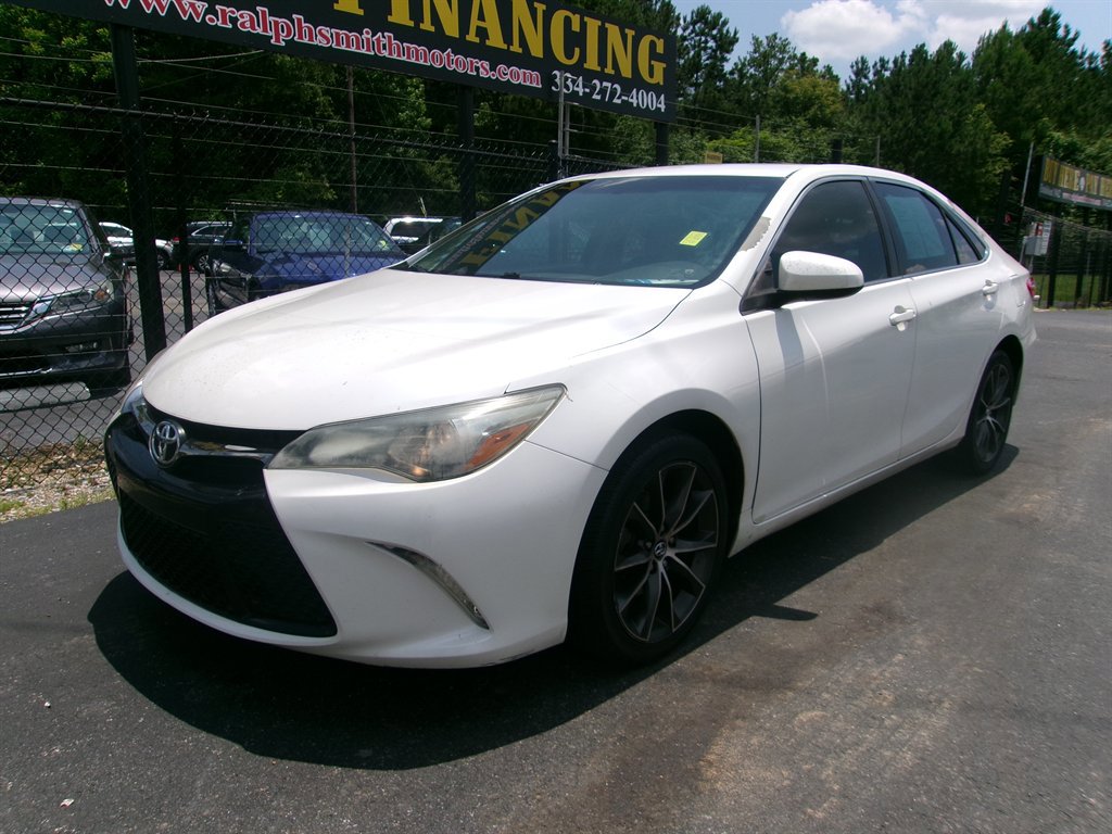 Used 2015 Toyota Camry SE image 2
