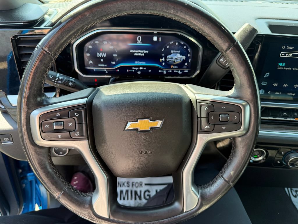 Used 2022 Chevrolet Silverado 1500 LT AWD/4WD image 17