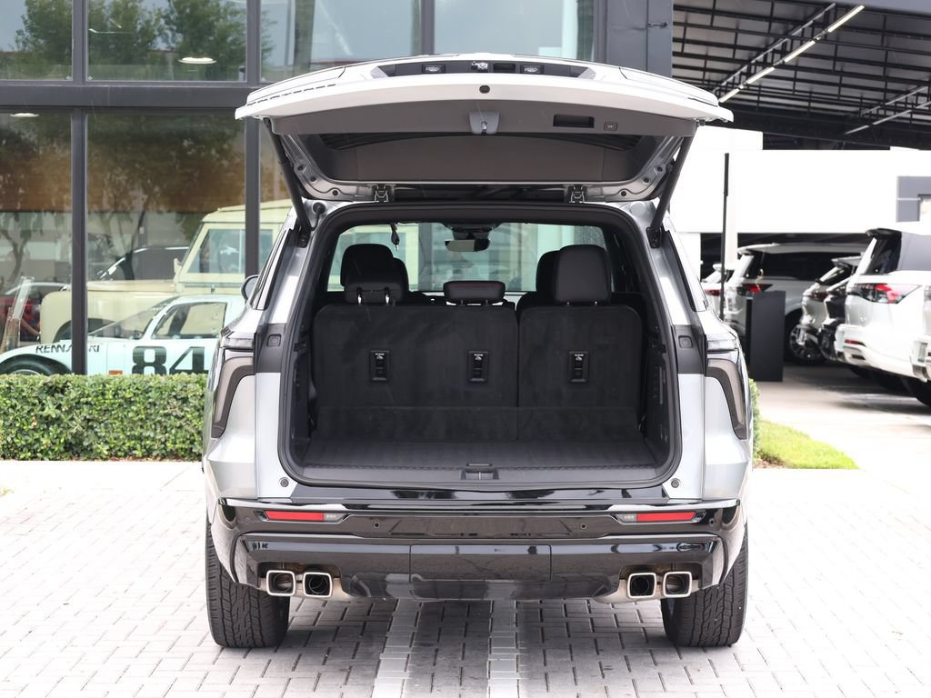 Used 2025 Chevrolet Traverse RS FWD image 7