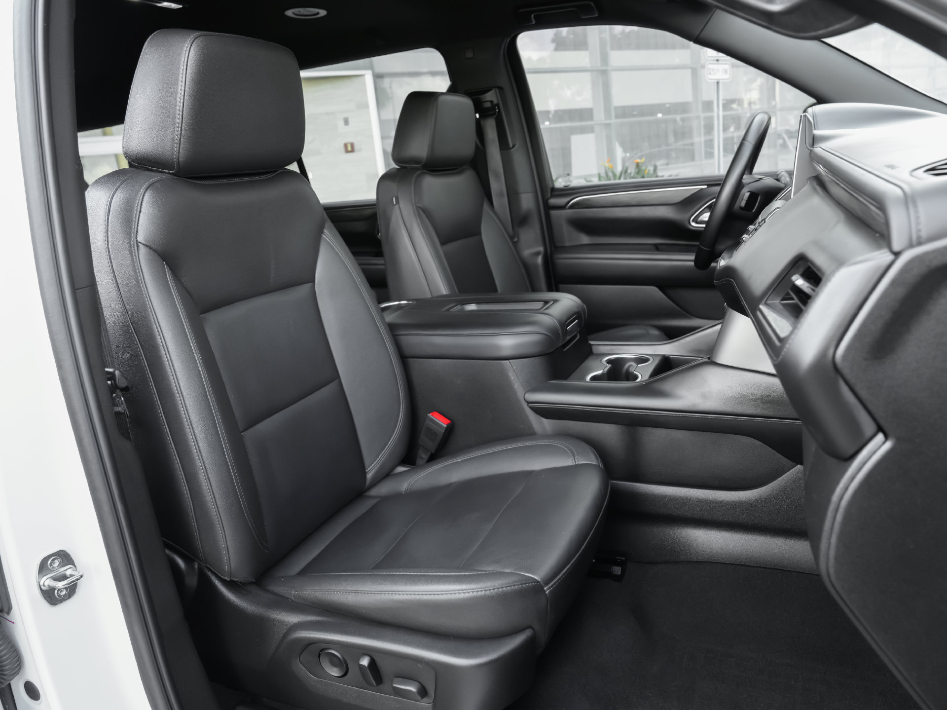 Used 2024 Chevrolet Suburban LT RWD image 40