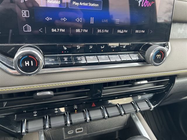 Used 2024 Chevrolet Colorado ZR2 w/ Technology Package image 23