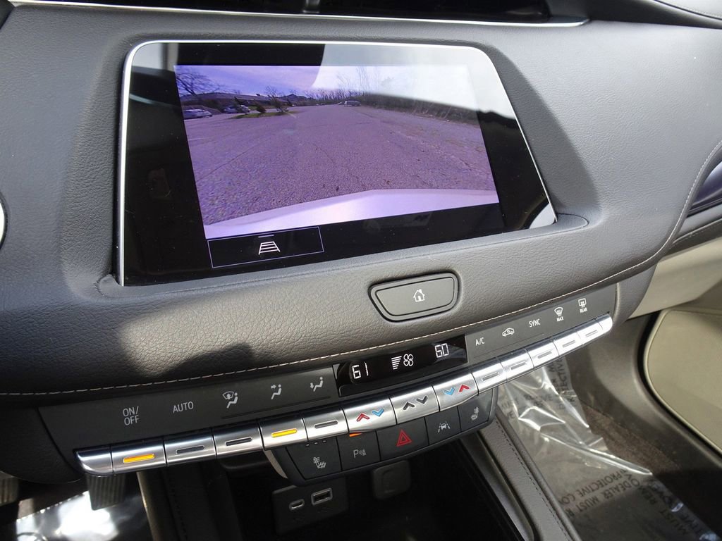 Certified 2023 Cadillac XT4 Luxury w/ Cold Weather Package image 19