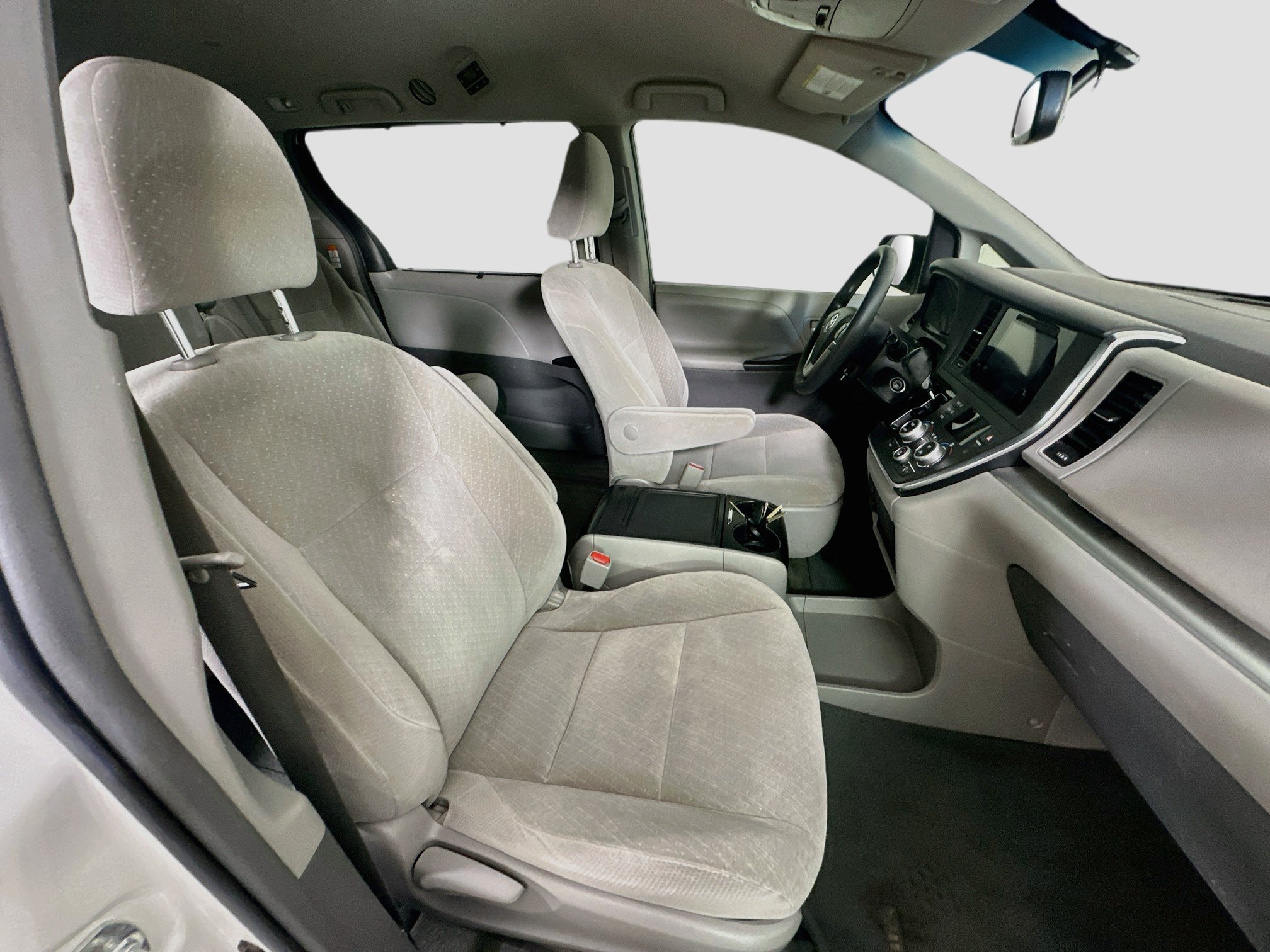 Used 2017 Toyota Sienna LE FWD image 30