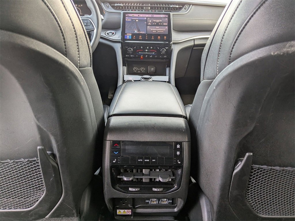 Used 2024 Jeep Grand Cherokee L Limited w/ Luxury Tech Group II image 30