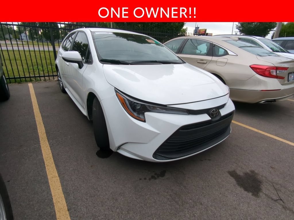 Used 2025 Toyota Corolla LE FWD image 3
