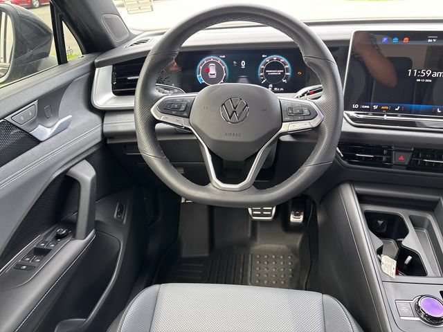 Used 2025 Volkswagen Tiguan SE R-Line AWD/4WD image 13