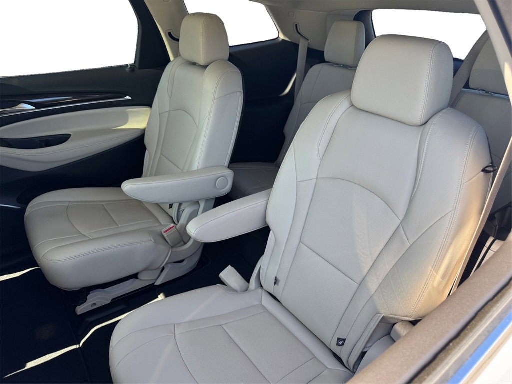 Used 2022 Buick Enclave Essence image 13