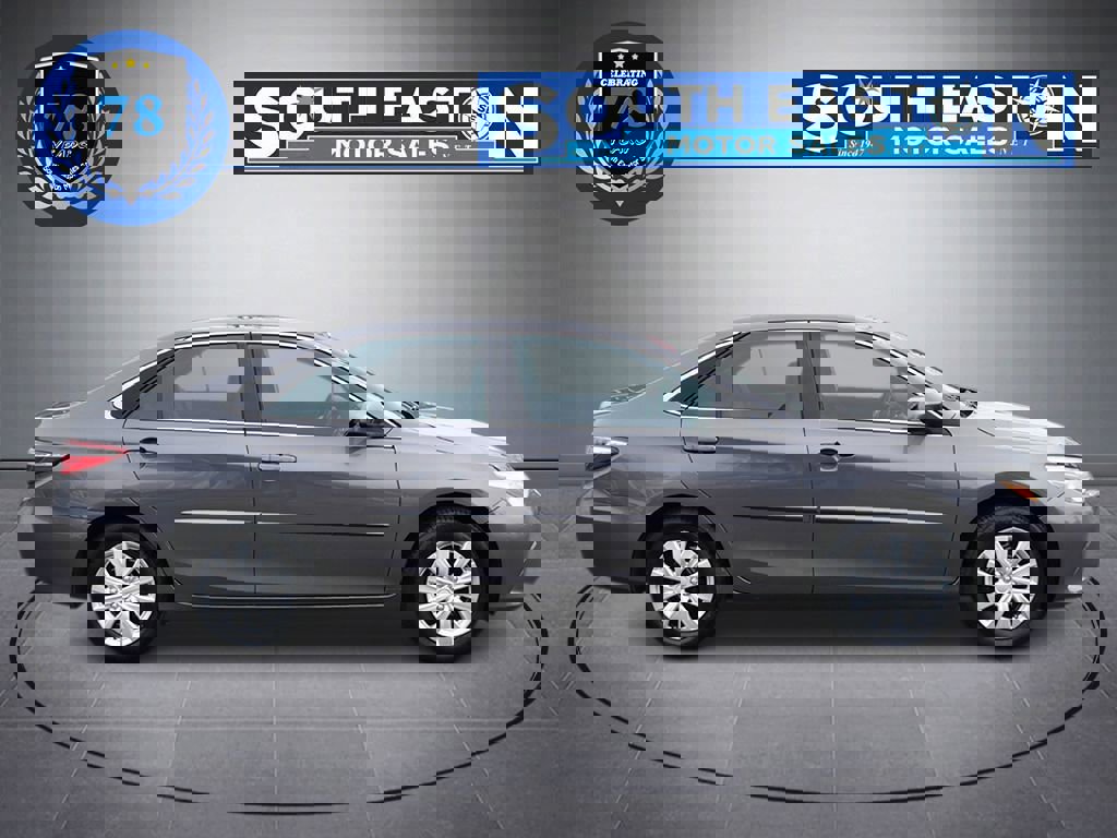 Used 2017 Toyota Camry LE image 8